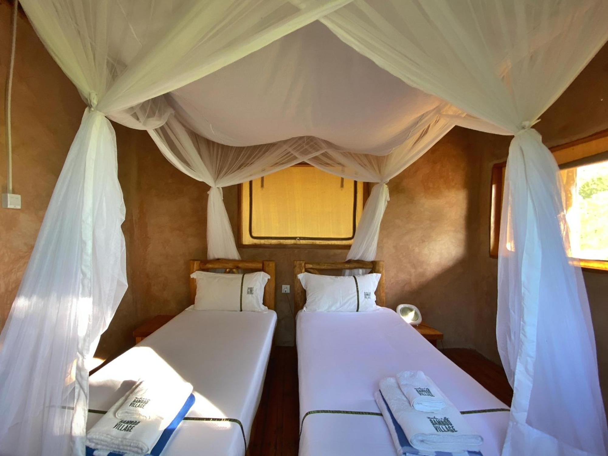 Murchison Falls Bamboo Village Paraa Exterior foto
